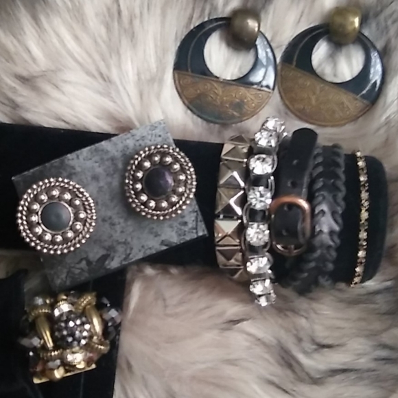 Cool & Edgy Jewelry - 🖤Cool Edgy Guess Bag & Bracelets Earrings & Ring